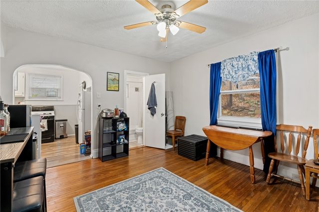 821 George St, Coraopolis, PA 15108