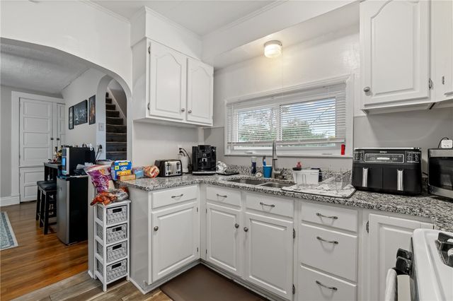 821 George St, Coraopolis, PA 15108