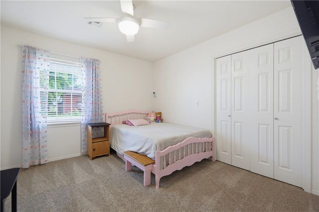 109 SW 3rd Avenue, Gravette, AR 72736