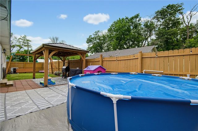 109 SW 3rd Avenue, Gravette, AR 72736