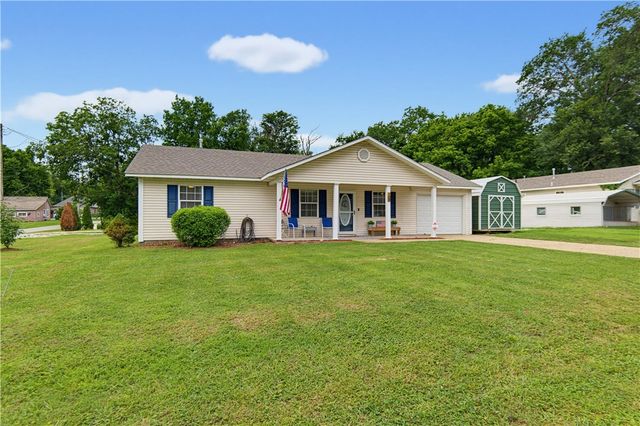 109 SW 3rd Avenue, Gravette, AR 72736