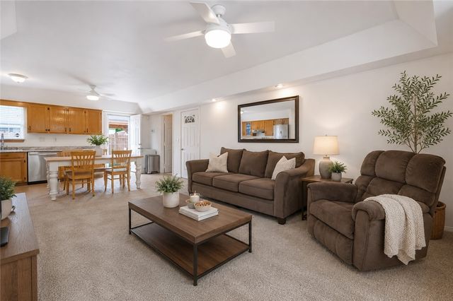 109 SW 3rd Avenue, Gravette, AR 72736