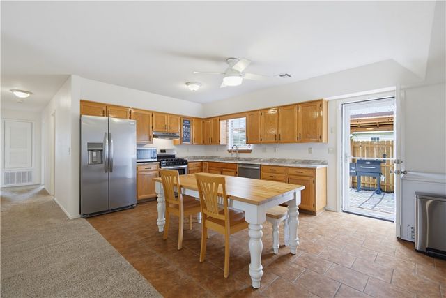 109 SW 3rd Avenue, Gravette, AR 72736