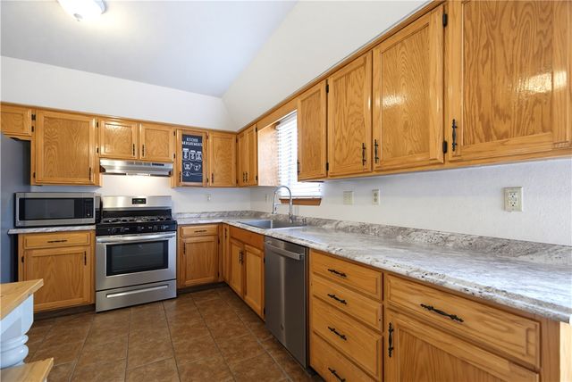 109 SW 3rd Avenue, Gravette, AR 72736