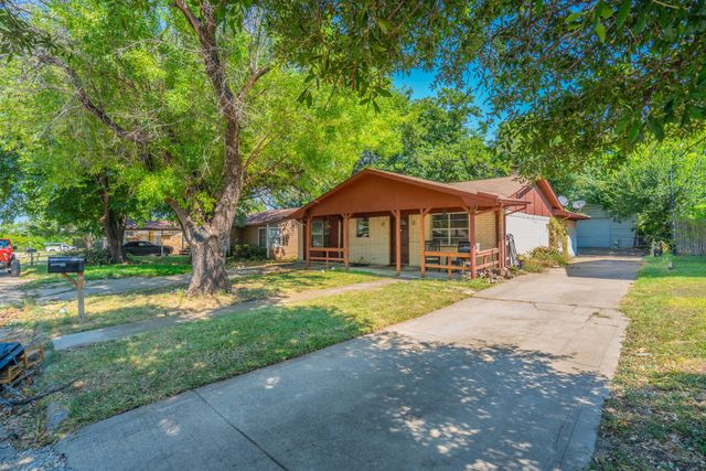 310 Jagoe Street, Krum, TX 76249