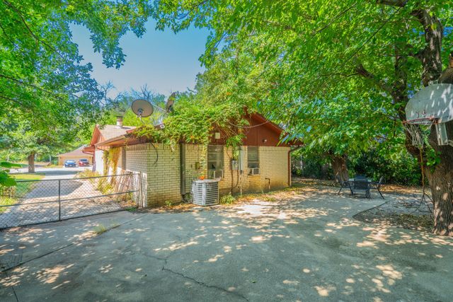 310 Jagoe Street, Krum, TX 76249