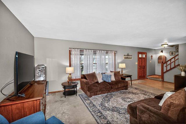 8416 W Forest Hill AVENUE, Franklin, WI 53132