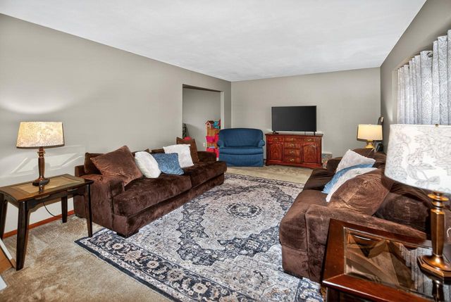 8416 W Forest Hill AVENUE, Franklin, WI 53132