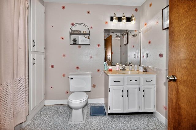 8416 W Forest Hill AVENUE, Franklin, WI 53132