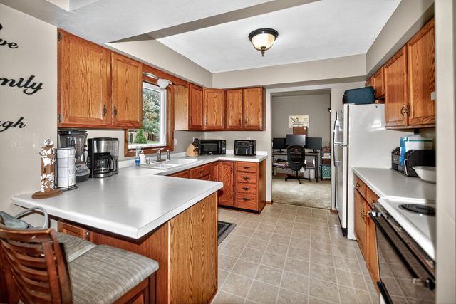 8416 W Forest Hill AVENUE, Franklin, WI 53132