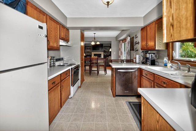 8416 W Forest Hill AVENUE, Franklin, WI 53132