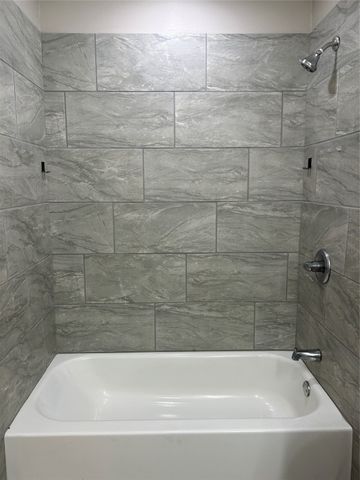 1105 S 1st Avenue, Grandview, TX 76050