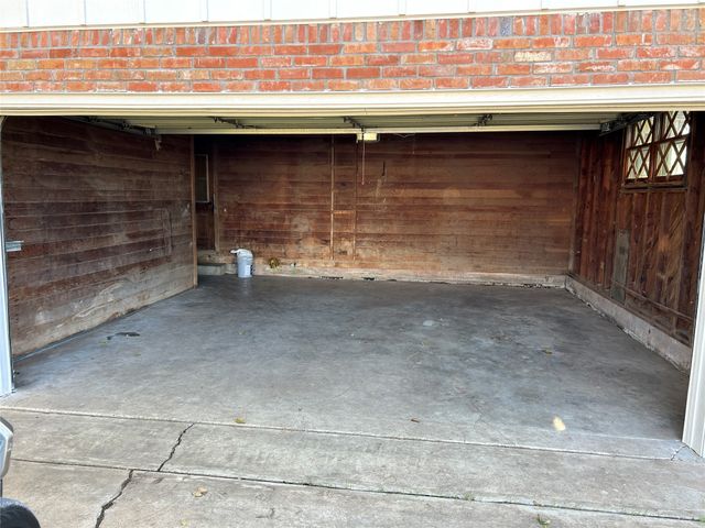 1105 S 1st Avenue, Grandview, TX 76050