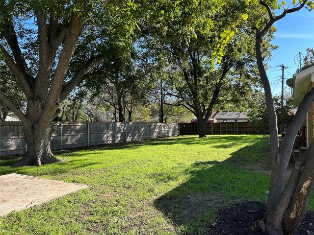 1105 S 1st Avenue, Grandview, TX 76050