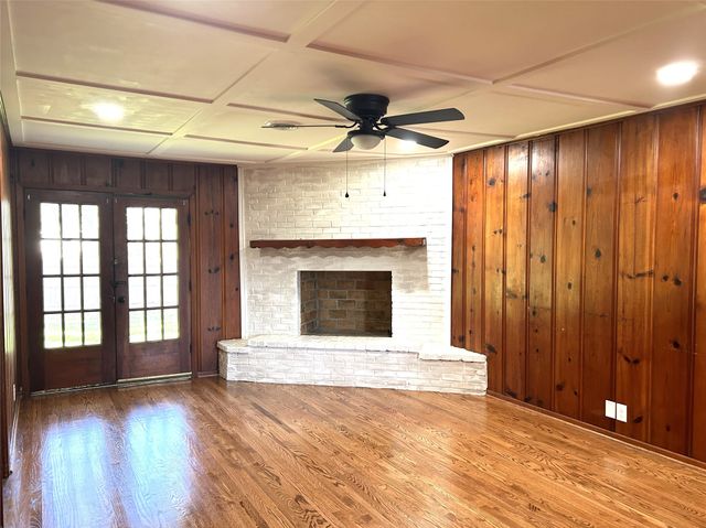 1105 S 1st Avenue, Grandview, TX 76050