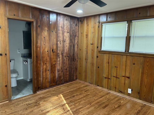 1105 S 1st Avenue, Grandview, TX 76050