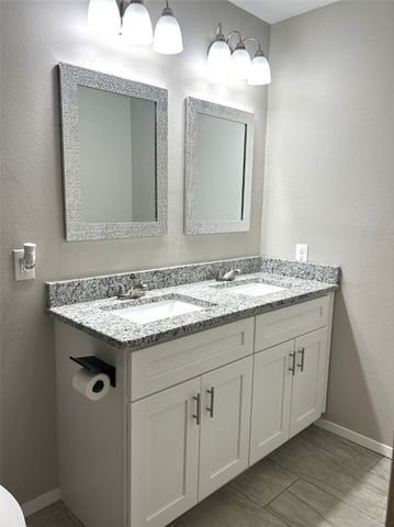 1105 S 1st Avenue, Grandview, TX 76050