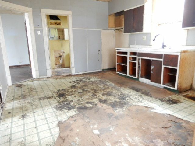 195 W 15th Street, Chicago Heights, IL 60411