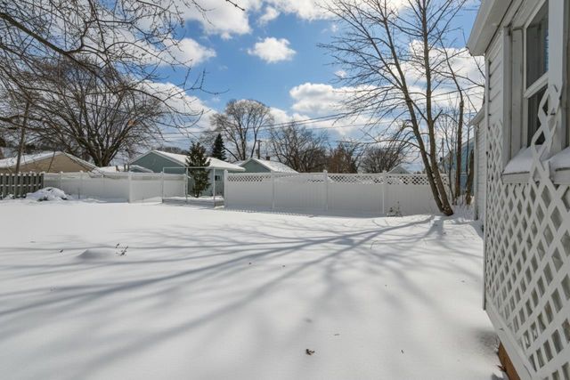 1715 W WISCONSIN AVENUE, Appleton, WI 54911