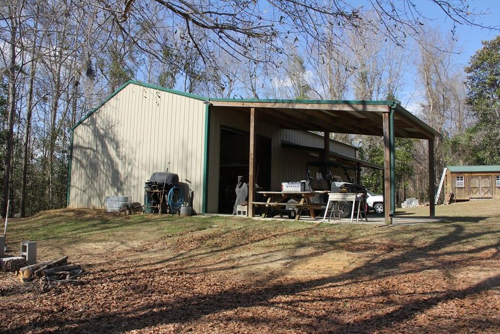 Image 15 of property listing at 6611 North Road, North, SC 29112