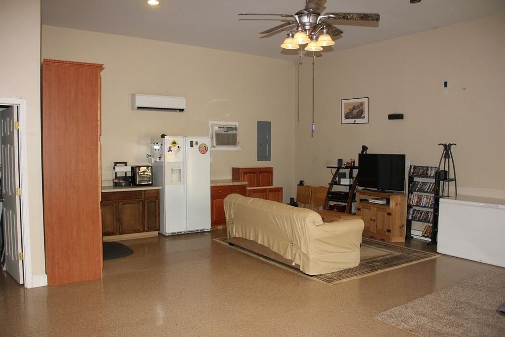 Image 18 of property listing at 6611 North Road, North, SC 29112