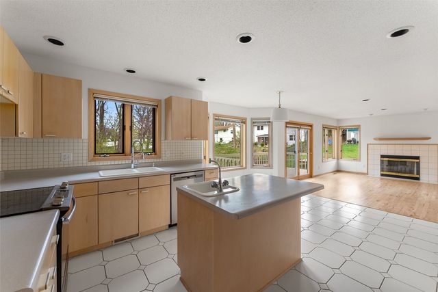 24 Samuel Drive, Iowa City, IA 52245