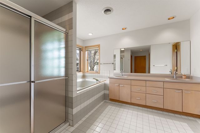 24 Samuel Drive, Iowa City, IA 52245