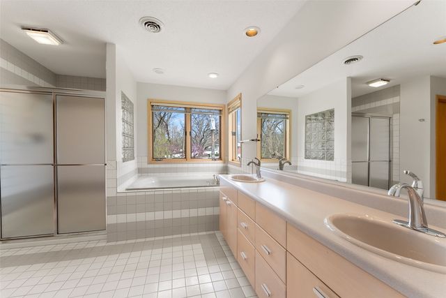 24 Samuel Drive, Iowa City, IA 52245