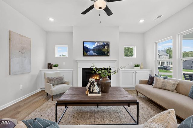 98 Knotts Loop, Lillington, NC 27546