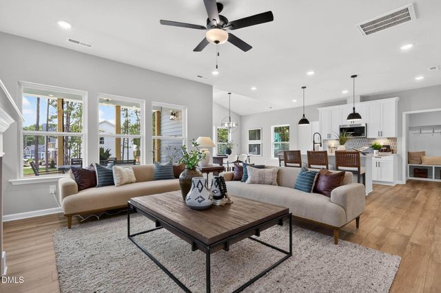 98 Knotts Loop, Lillington, NC 27546