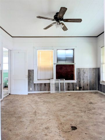 1000 N Morris Street, Gainesville, TX 76240