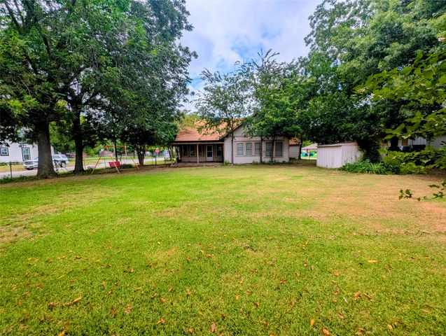 1000 N Morris Street, Gainesville, TX 76240