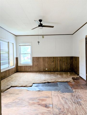 1000 N Morris Street, Gainesville, TX 76240
