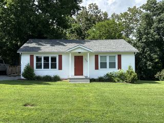329 Castle Ln, Dover, TN 37058