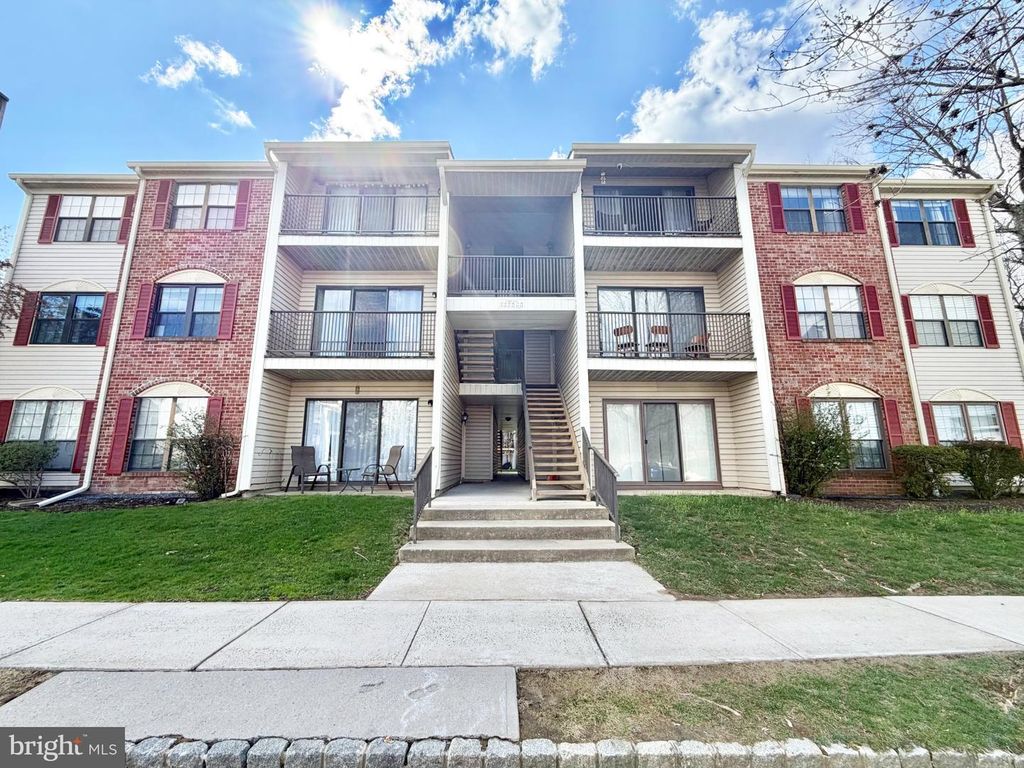 21 JOYNER CT, LAWRENCE TWP, NJ 08648 — exterior