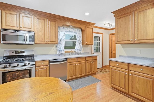 6665 S 20th STREET, Oak Creek, WI 53154