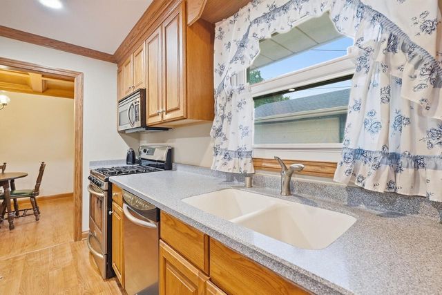 6665 S 20th STREET, Oak Creek, WI 53154