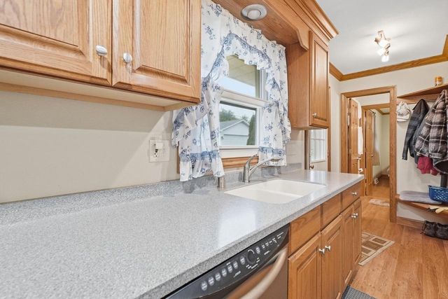 6665 S 20th STREET, Oak Creek, WI 53154