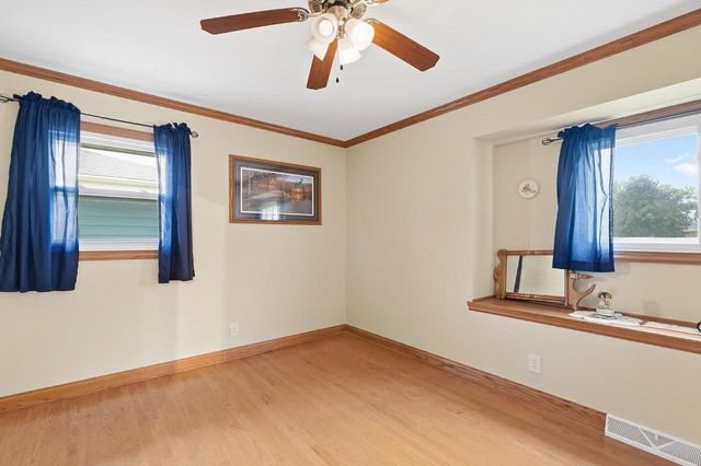 6665 S 20th STREET, Oak Creek, WI 53154