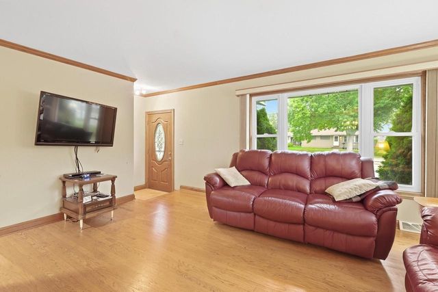 6665 S 20th STREET, Oak Creek, WI 53154