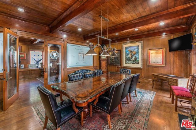 8752 Holloway Drive, West Hollywood, CA 90069