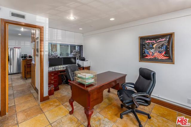 8752 Holloway Drive, West Hollywood, CA 90069