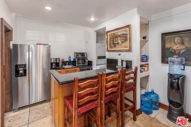 8752 Holloway Drive, West Hollywood, CA 90069