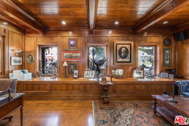 8752 Holloway Drive, West Hollywood, CA 90069