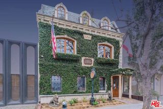 8752 Holloway Drive, West Hollywood, CA 90069