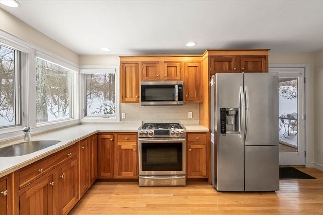 16 Livermore Lane, Weston, MA 02493