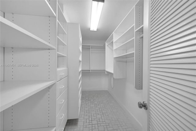 2 Grove Isle Dr B907, Miami, FL 33133