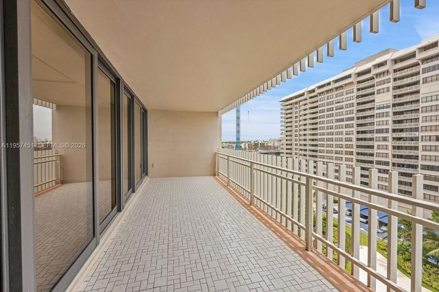 2 Grove Isle Dr B907, Miami, FL 33133