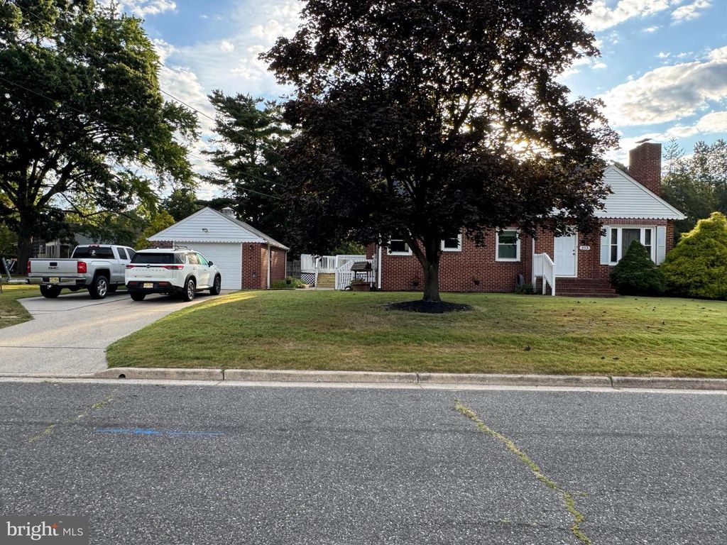 313 S JOHNSON ST, Carneys Point, NJ 08069