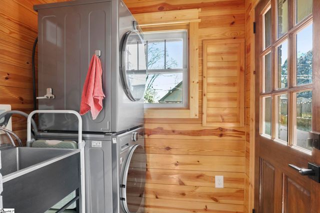 4 E Montclair Avenue, Greenville, SC 29609